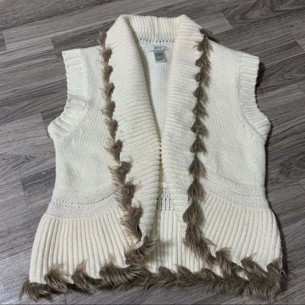 Caché Cream Brown Fur trim Vest; Small